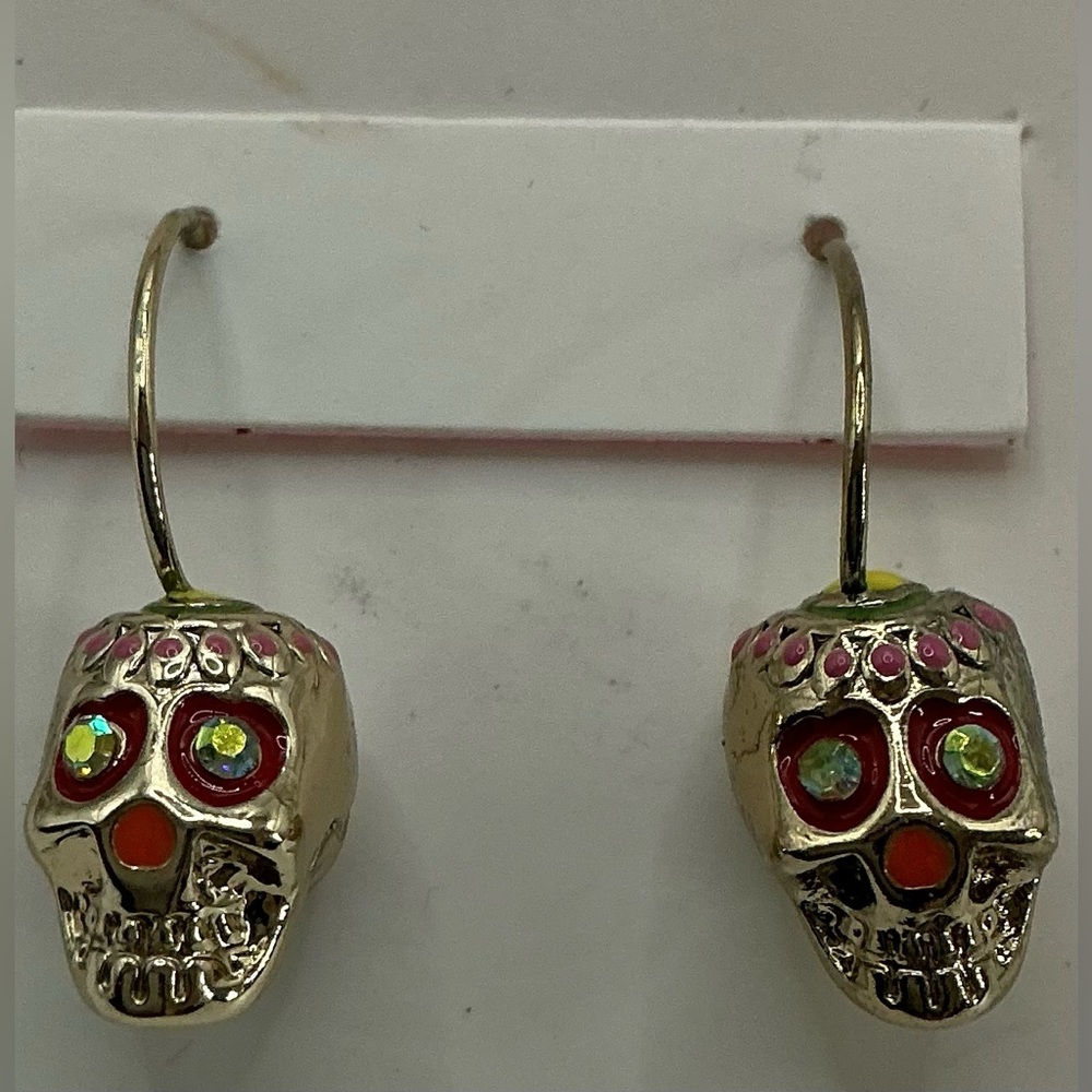 BETSEY JOHNSON GOLD TONE SKULL EARRINGS WITH PINK & AURORA BOREALIS ACCENTS NWT